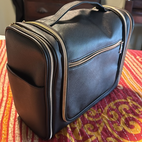 Extra Large Black Plastic Hanging Hygiene Travel Bag With Compartments - Picture 2 of 9